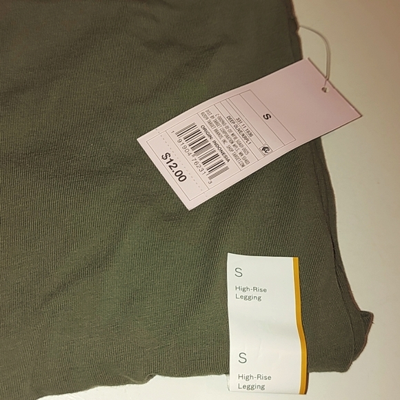 2 Pairs of Women's High-Waisted Classic Leggings - Wild Fable™ - Picture 2 of 2